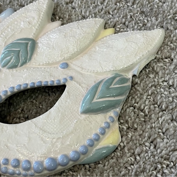 Mardi Gras Adult Face Mask Wall Plaque Iridescent White Soft Blue Painted FLAW - Picture 7 of 14